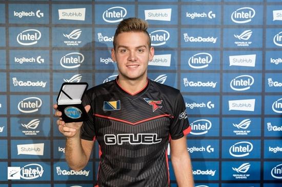 Clearlove：版本OP选手专精都要练 下路两位新人还需经验