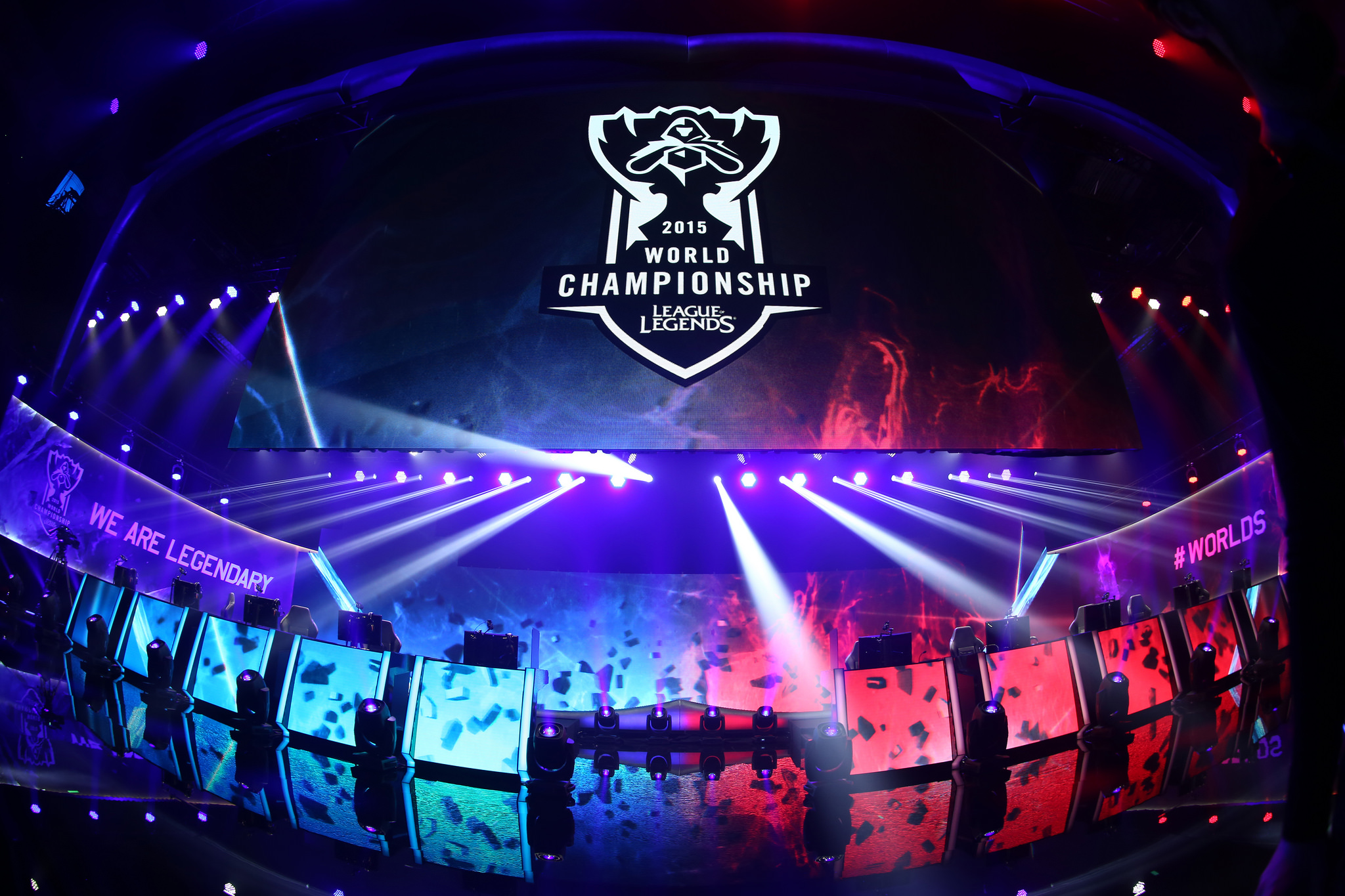 汤圆狼母梦孔大家齐不如玩滑板鞋，加入时代青年联盟TT来击败 Royal Never Give Up